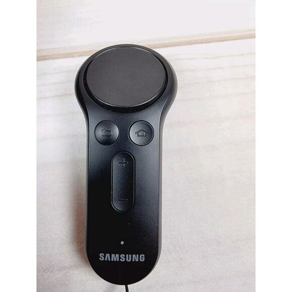 Samsung Gear VR Powered by Oculus SM-R323 Virtual Reality Headset - Picture 13 of 15